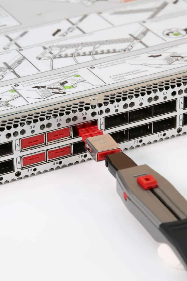 SmartKeeper QSFP Port Lock – Advanced Physical Security for QSFP Network Interfaces - Image 2